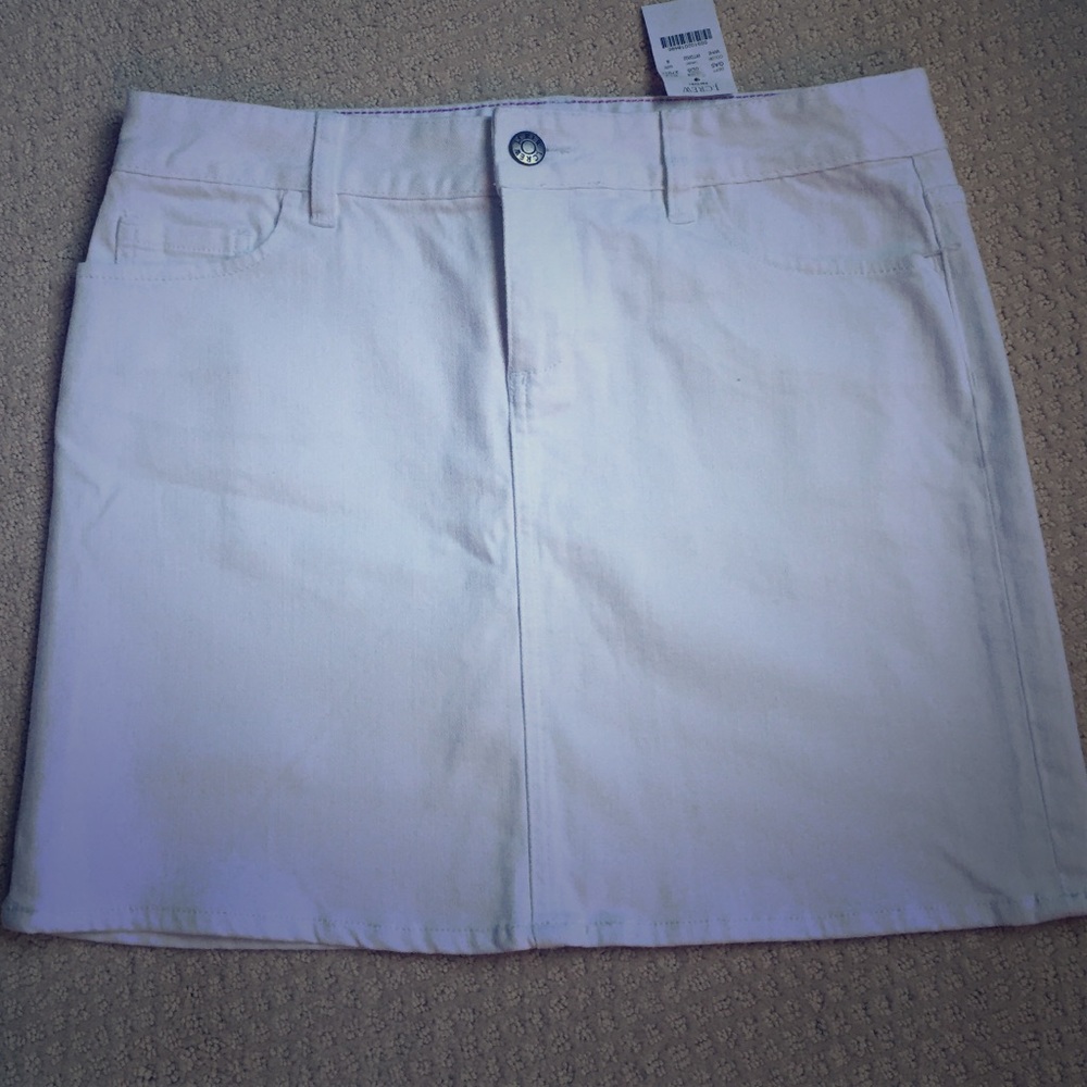 White denim skirt